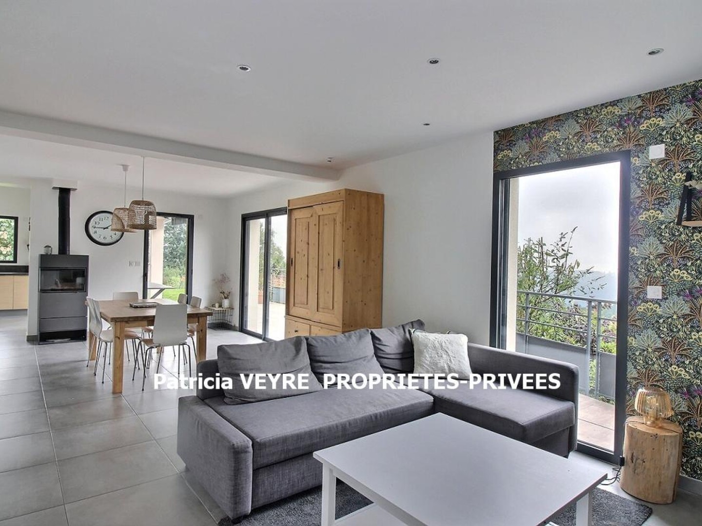 TARENTAISE 42660 maison de 2017 de130 m² 4 chambres 110m² de sous-sol sur 567m² de terrain