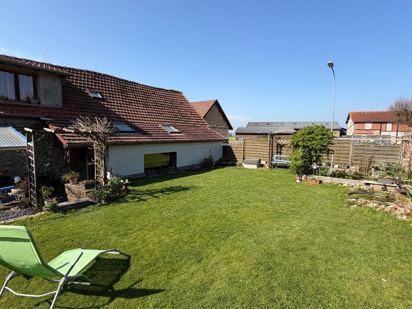 Maison + studio indépendant, beau potentiel