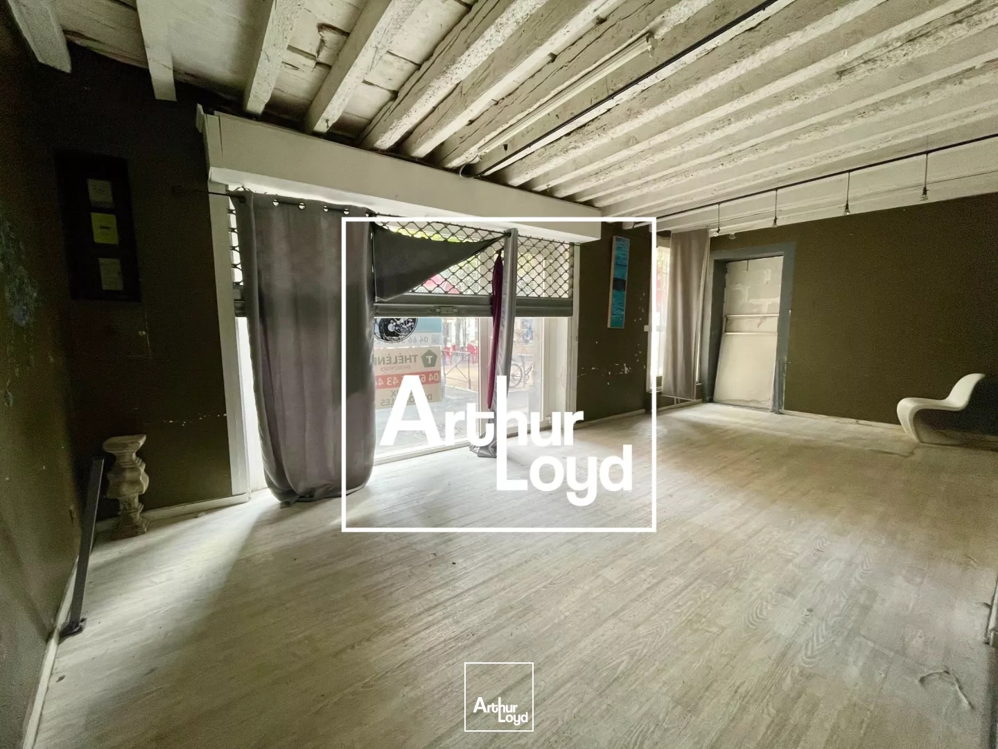 Locaux à vendre - 95m2 - Nîmes (30000)