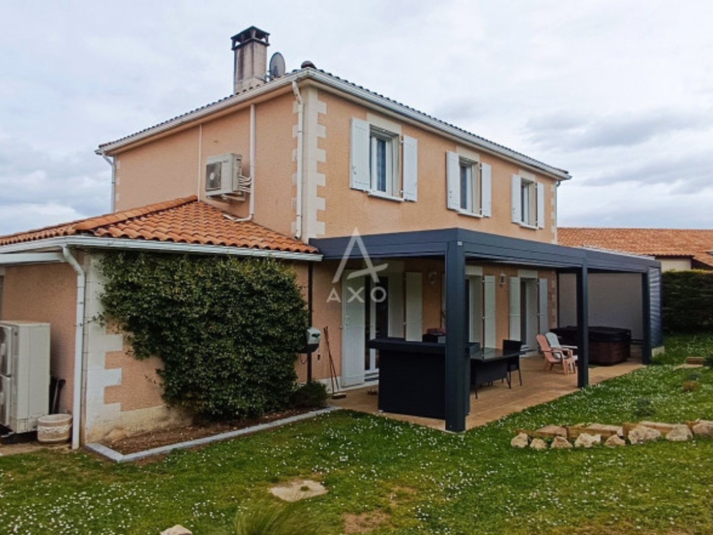Maison à vendre - 5 pièces - 142m2 - Gond-Pontouvre (16160)