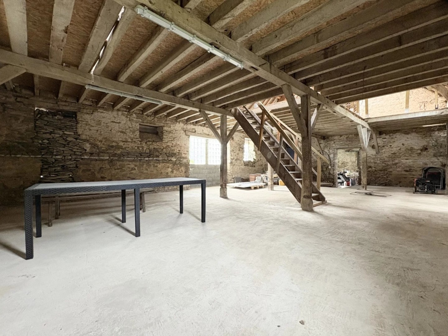 ENTREPÔT 310 M2 LE LION D'ANGERS