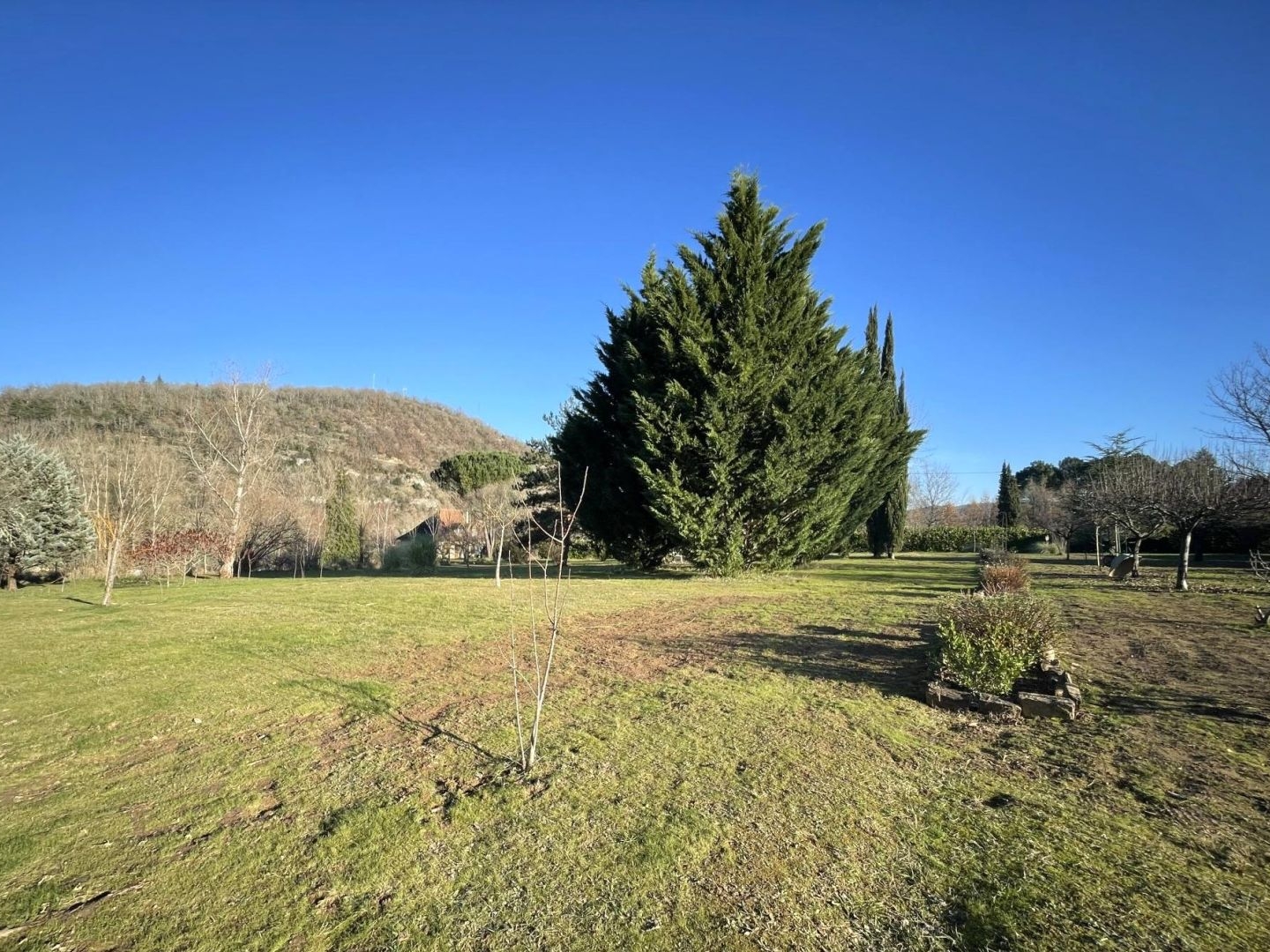 LOT - LUZECH -Terrain Constructible Avec Cu