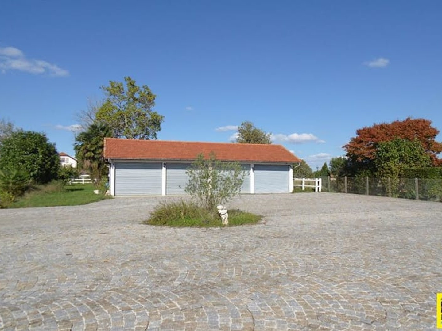 Parking/Garage/Box 80 m²