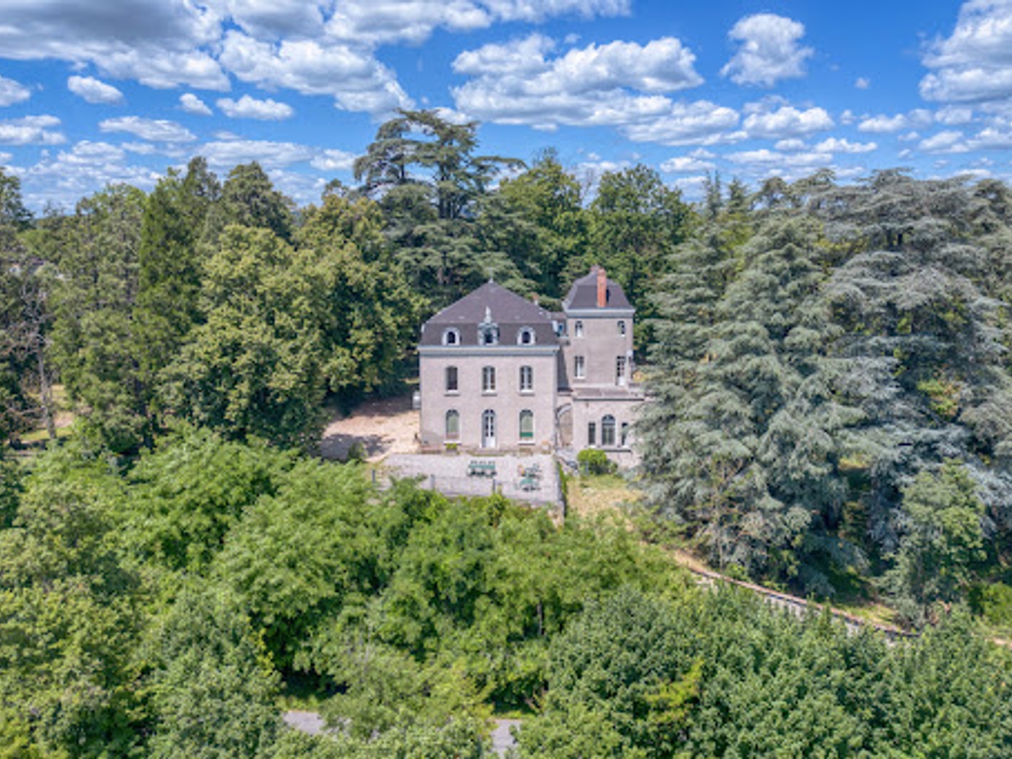 Propriété 17 pièces 200 m²