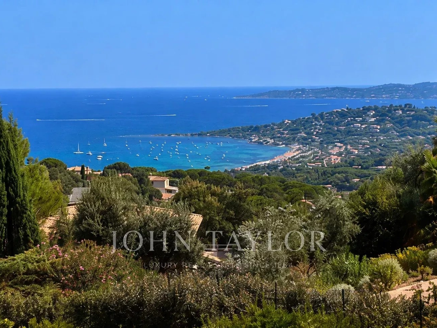 Maison à vendre - 8 pièces - 350m2 - Sainte-Maxime (83120)