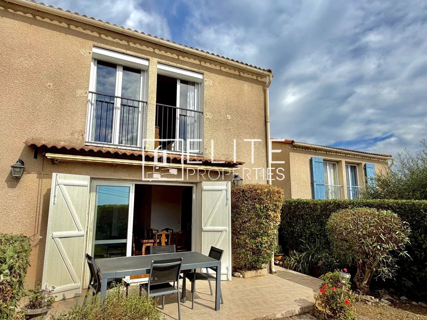 PÉGOMAS - MAISON JUMELÉE - VUE COLLINES & APERÇU MER