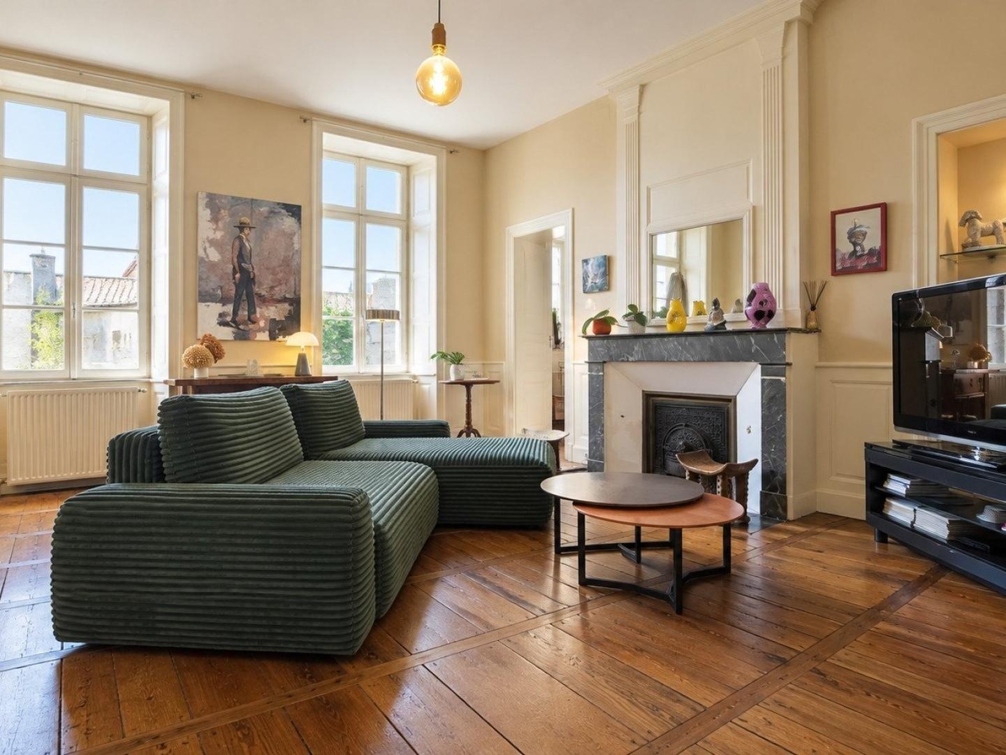 magnifique maison de maitre de 415 m² quartier L'Houmeau proche du fleuve charente