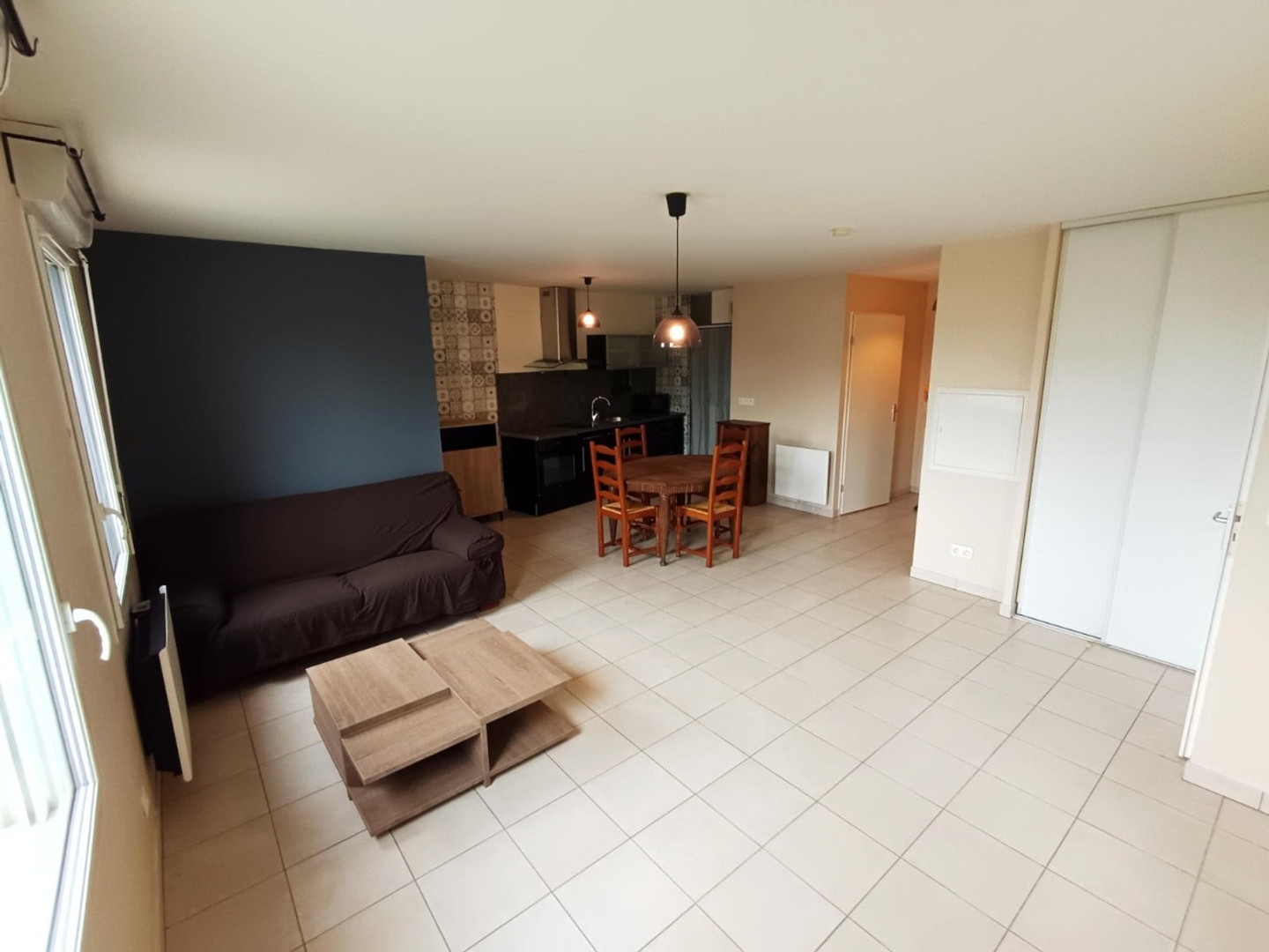 Grand T2 meublé parking balcon