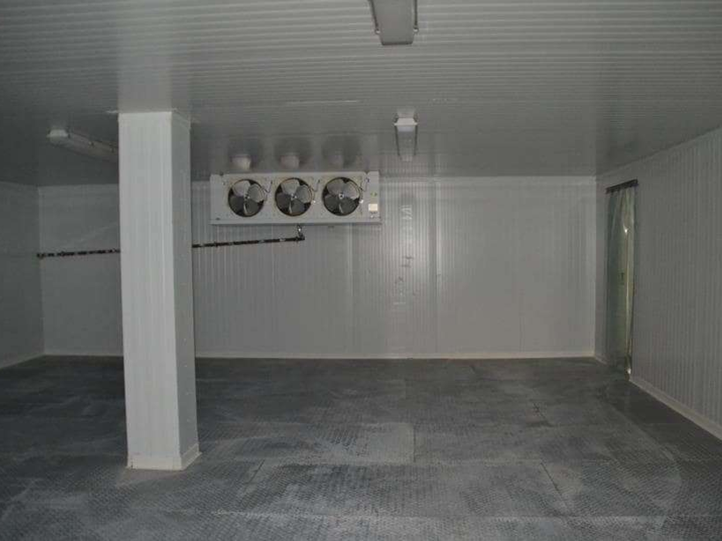 AV bâtiment agroalimentaire 1700m² à Blois