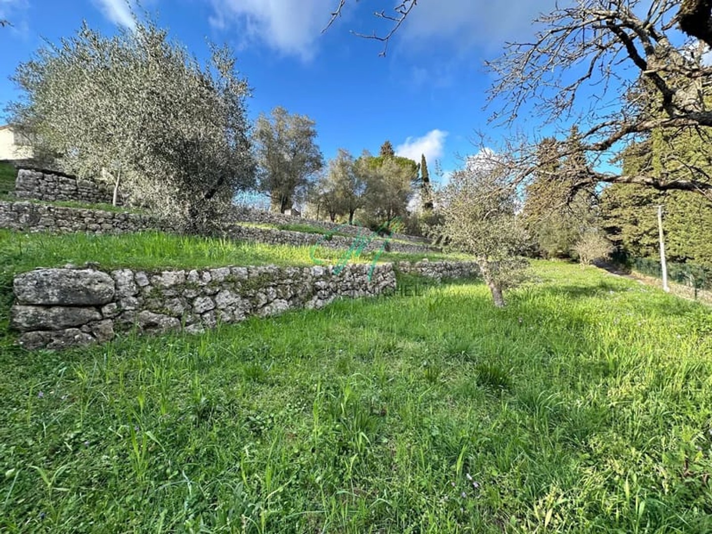 VALBONNE : terrain constructible