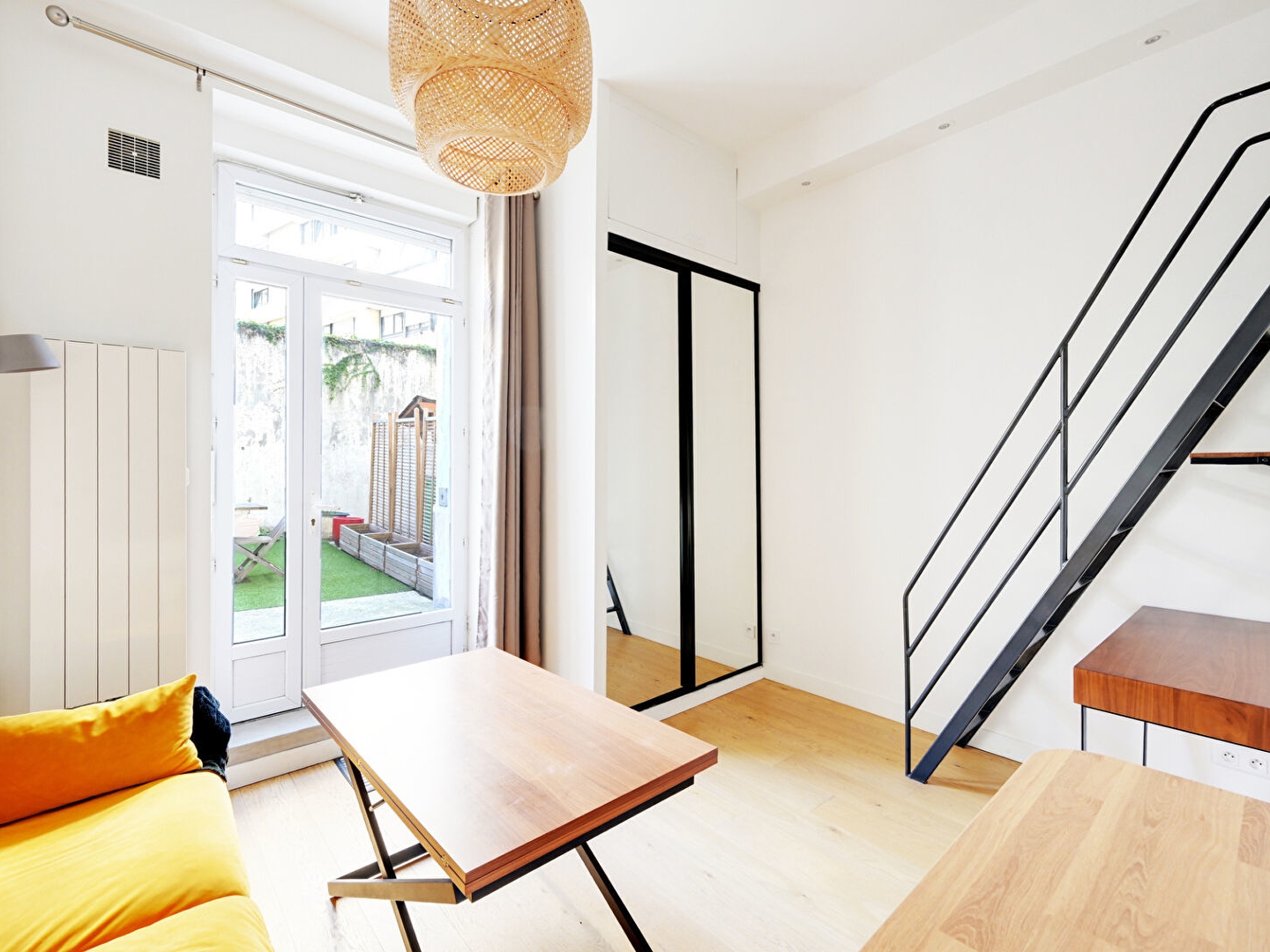 Paris 19ème : Studio en parfait état avec terrasse privative