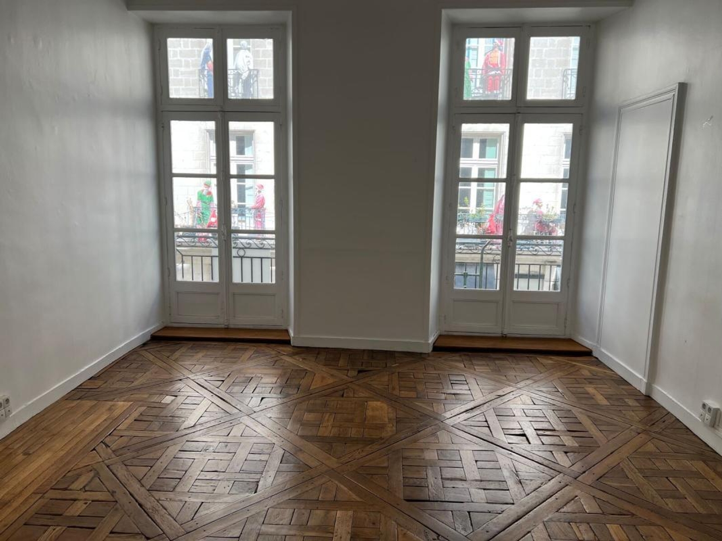 Bureaux à louer Nantes centre avec ascenseur rue Crébillon rénovée