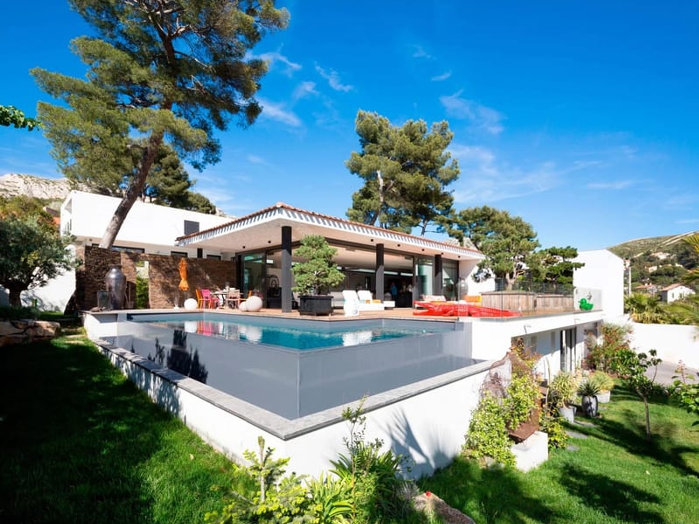 Villa d'Architecte 350 m² - Piscine - Garage - Terrain 800 m²-13009- La Panouse