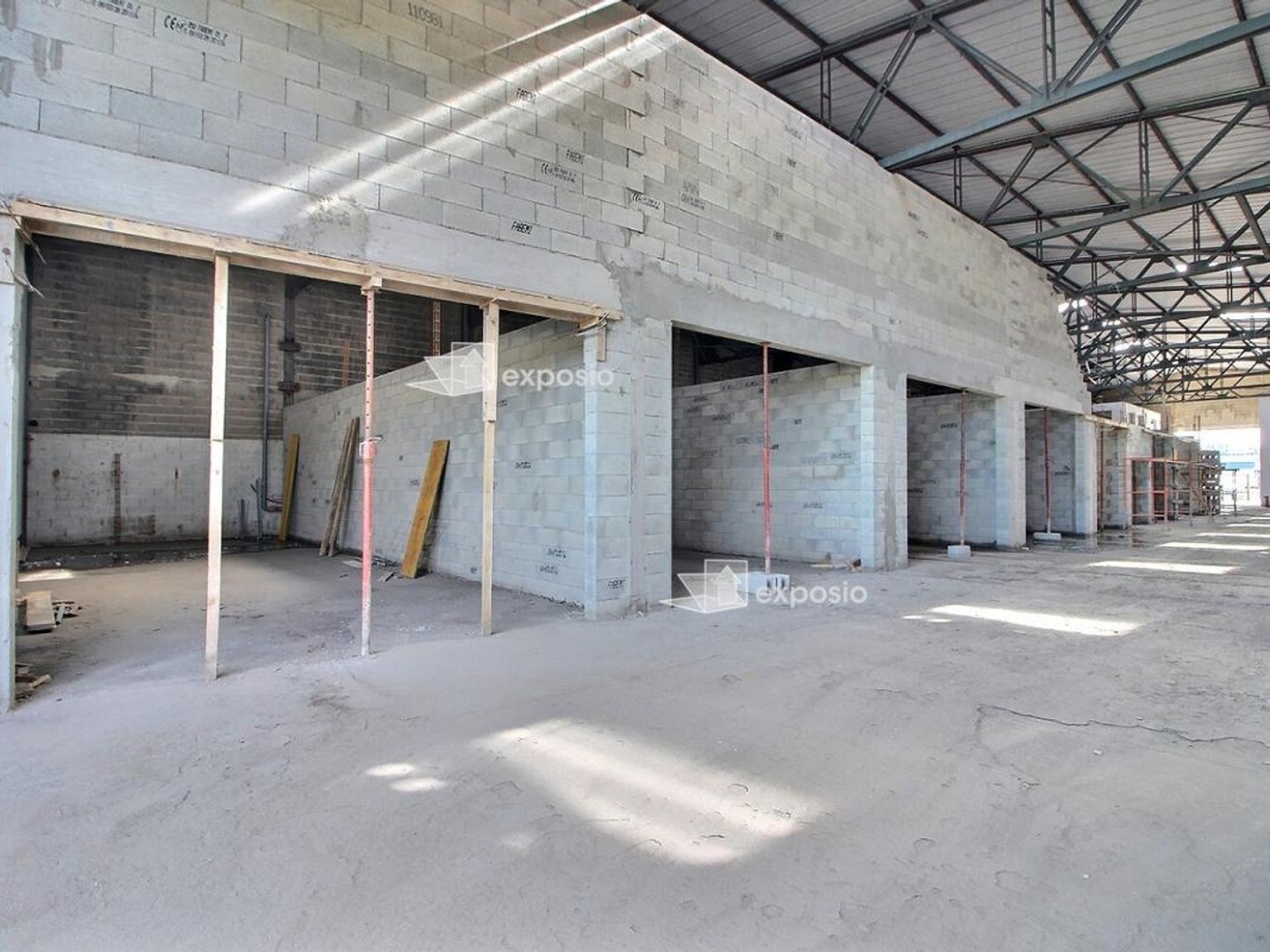 84100 ORANGE - ATELIER BOX DE STOCKAGE 69 m²