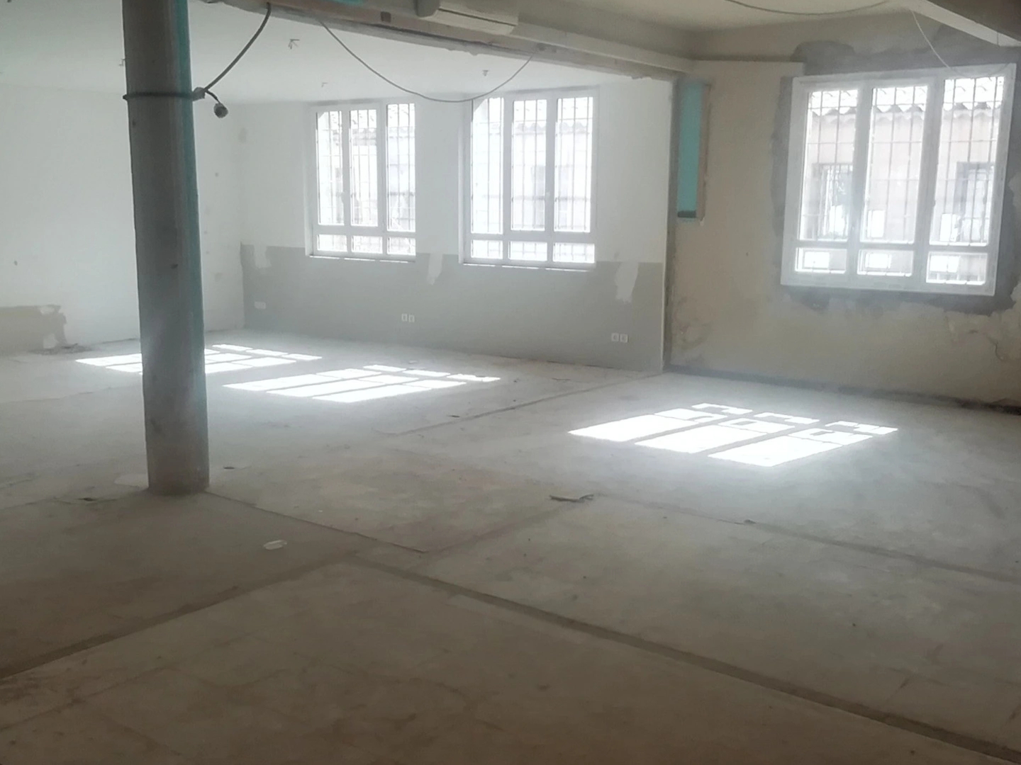 Magasin à vendre - 4 pièces - 340m2 - Draguignan (83300)