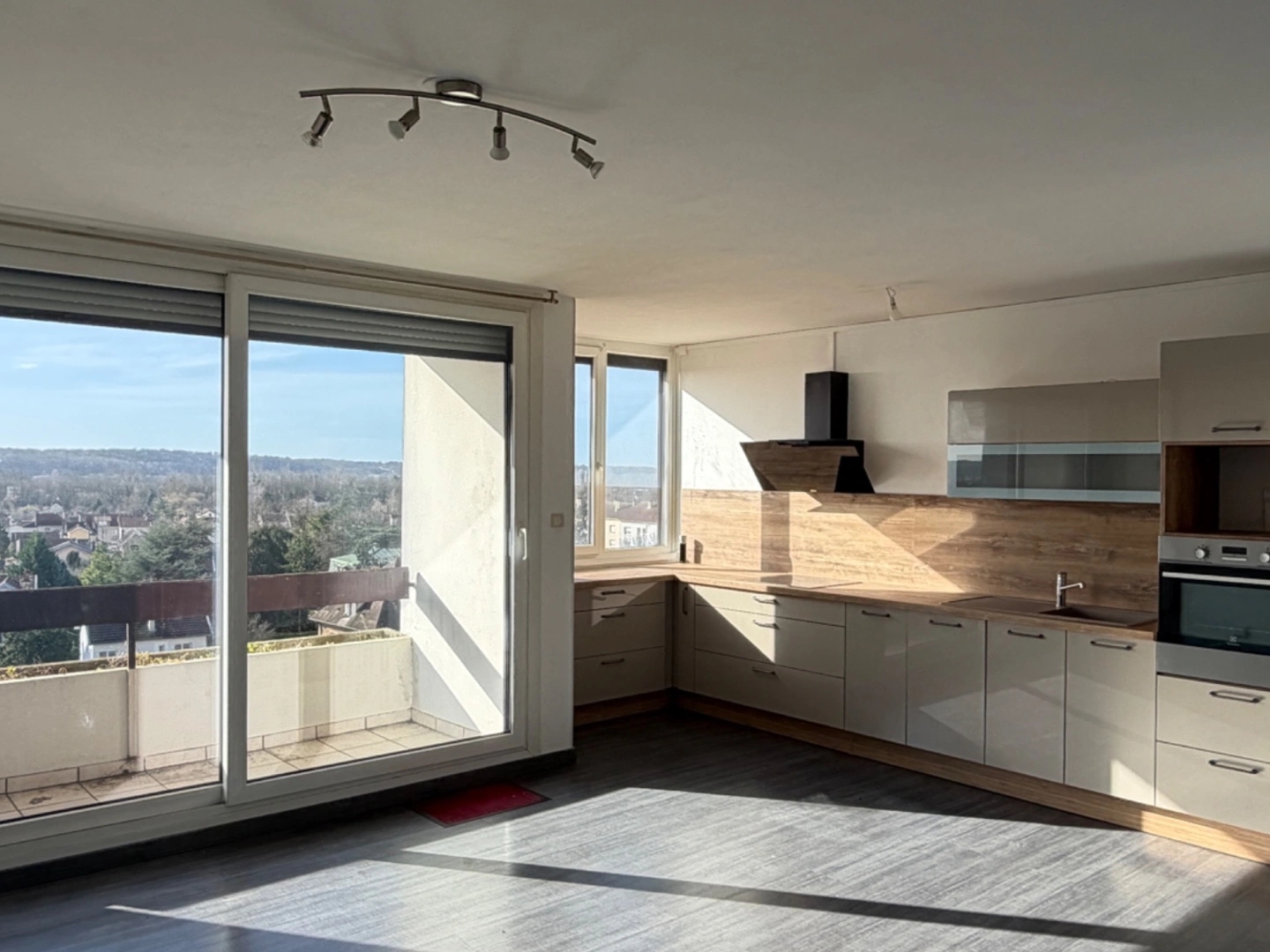 APPARTEMENT HYPER CENTRE AVEC BALCON ET GARAGE