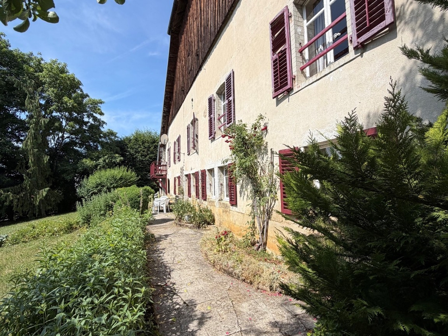 Maison à vendre - 14 pièces - 308m2 - Longeville (25330)