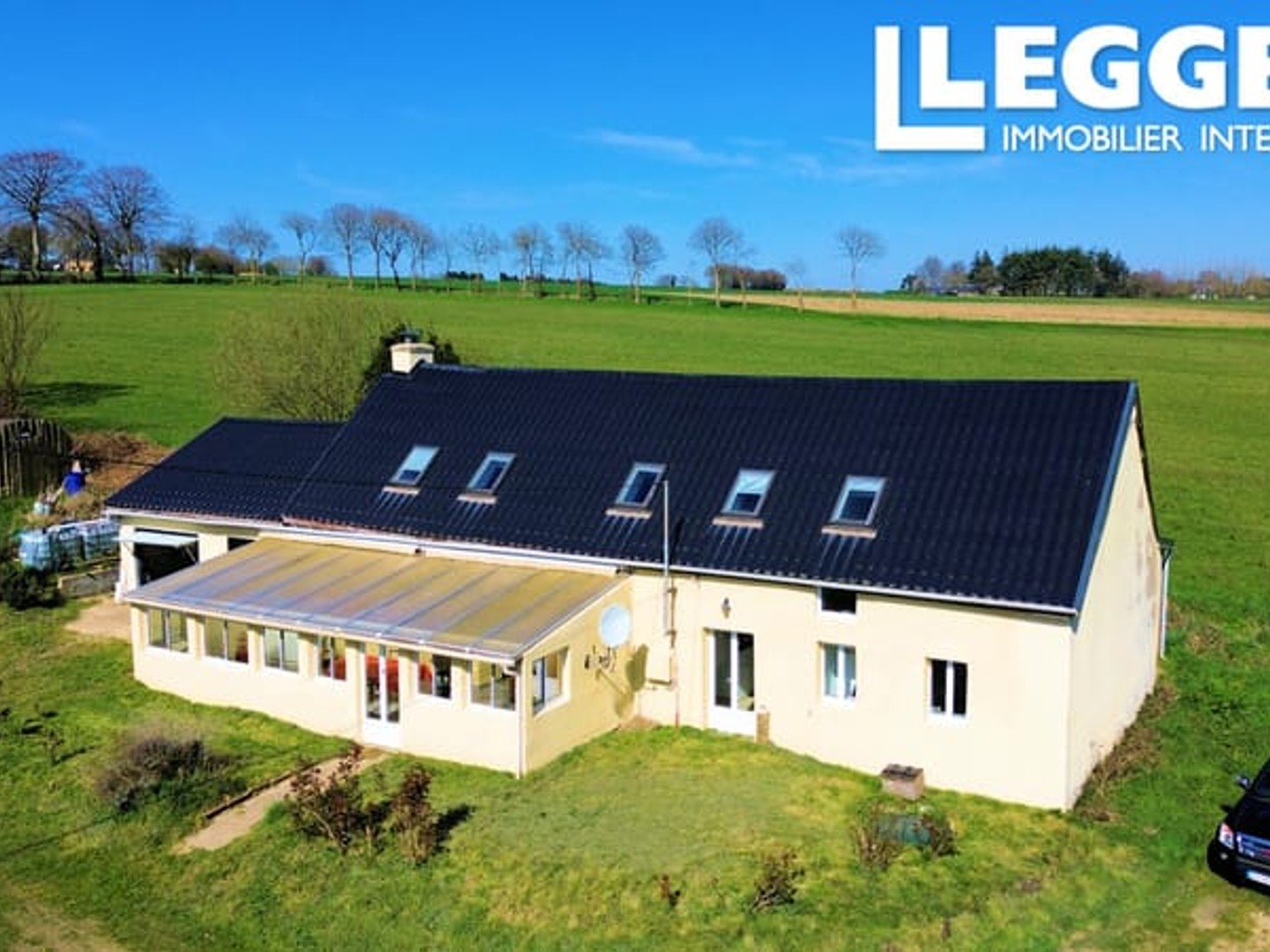 Maison lumineuse et spacieuse de trois chambres avec terrain comprenant des arbres fruitiers, près de Loudéac.