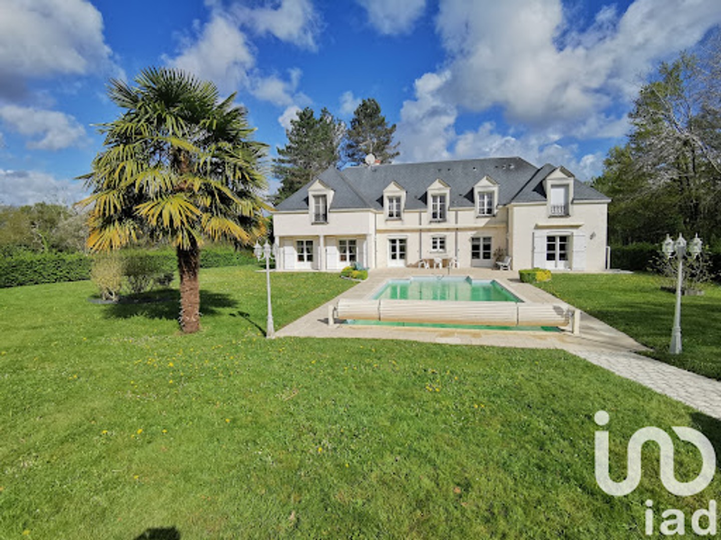 Maison 8 pièces 242 m²