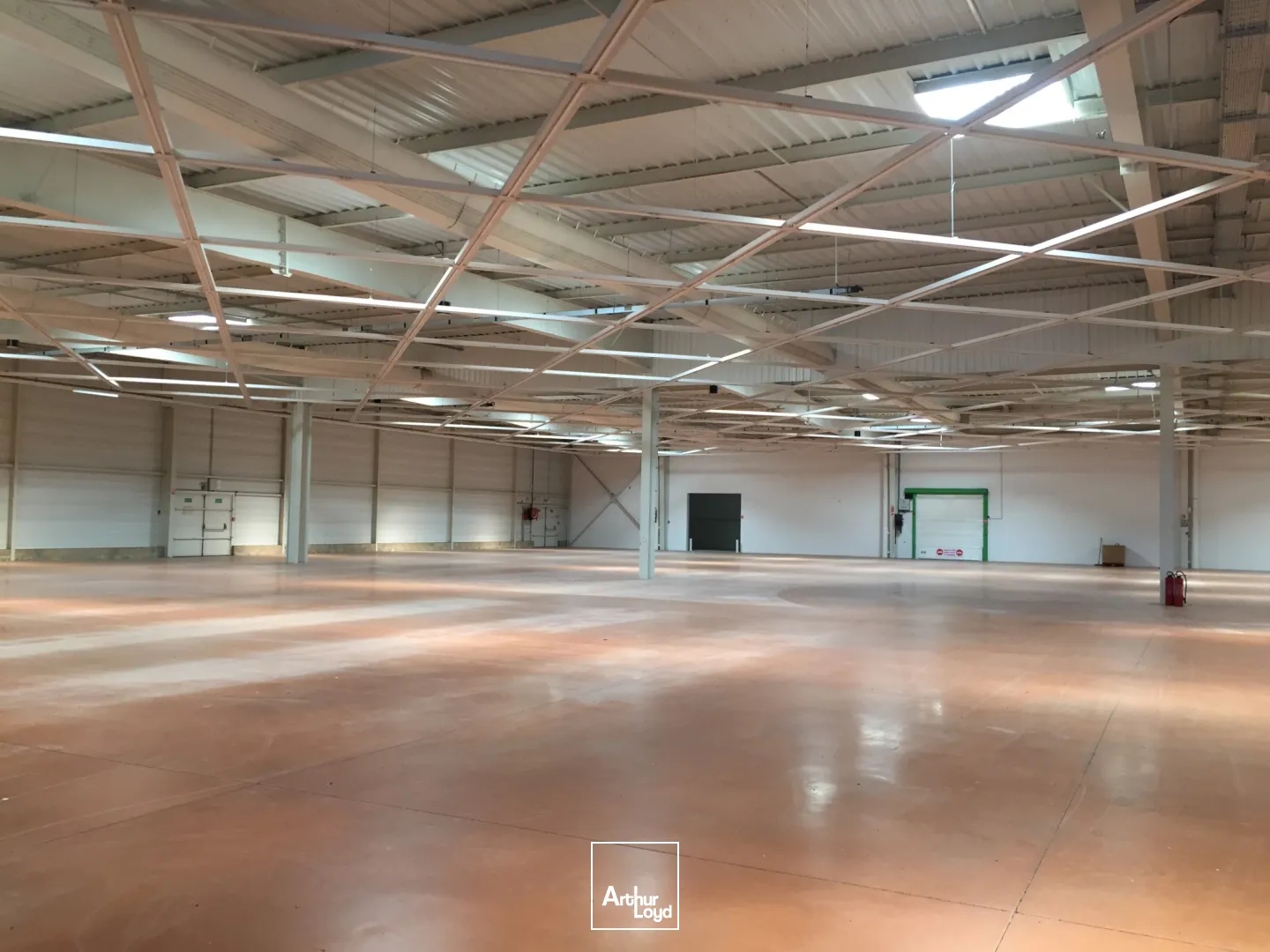 Locaux à vendre - 1750m2 - Soissons (02200)