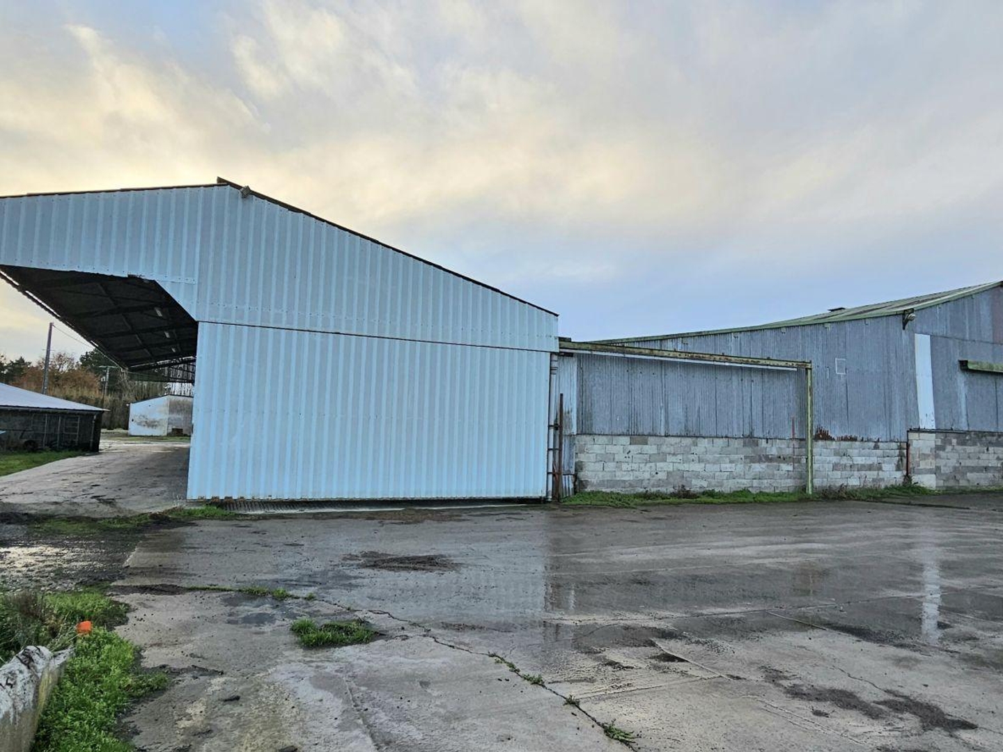 Locaux à vendre - 1300m2 - Les Brouzils (85260)