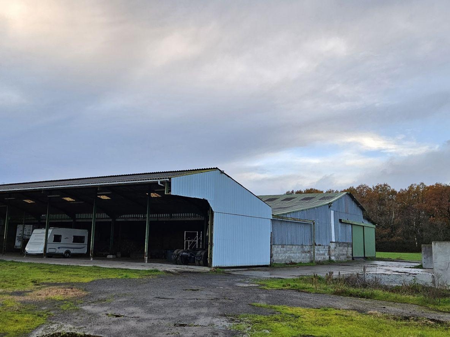Locaux à vendre - 1300m2 - Les Brouzils (85260)