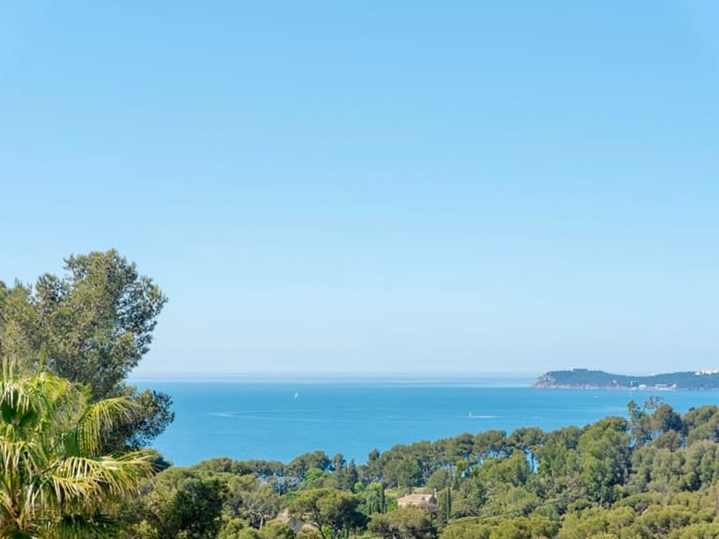 LE PRADET- VUE MER -APPARTEMENT T5-STANDING