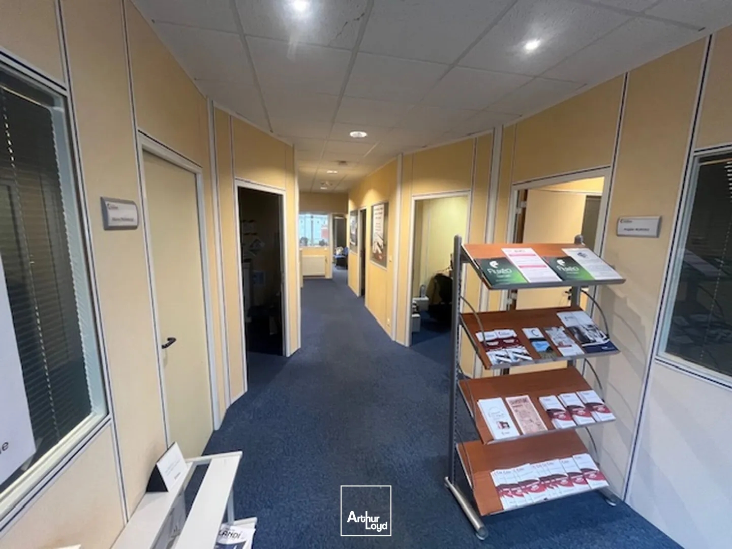 A VENDRE BATIMENT DE BUREAUX 392m² LANDIVISIAU