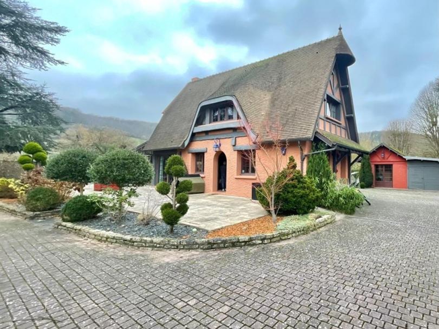 Maison à vendre - 10 pièces - 261m2 - Fontaine-Sous-Jouy (27120)