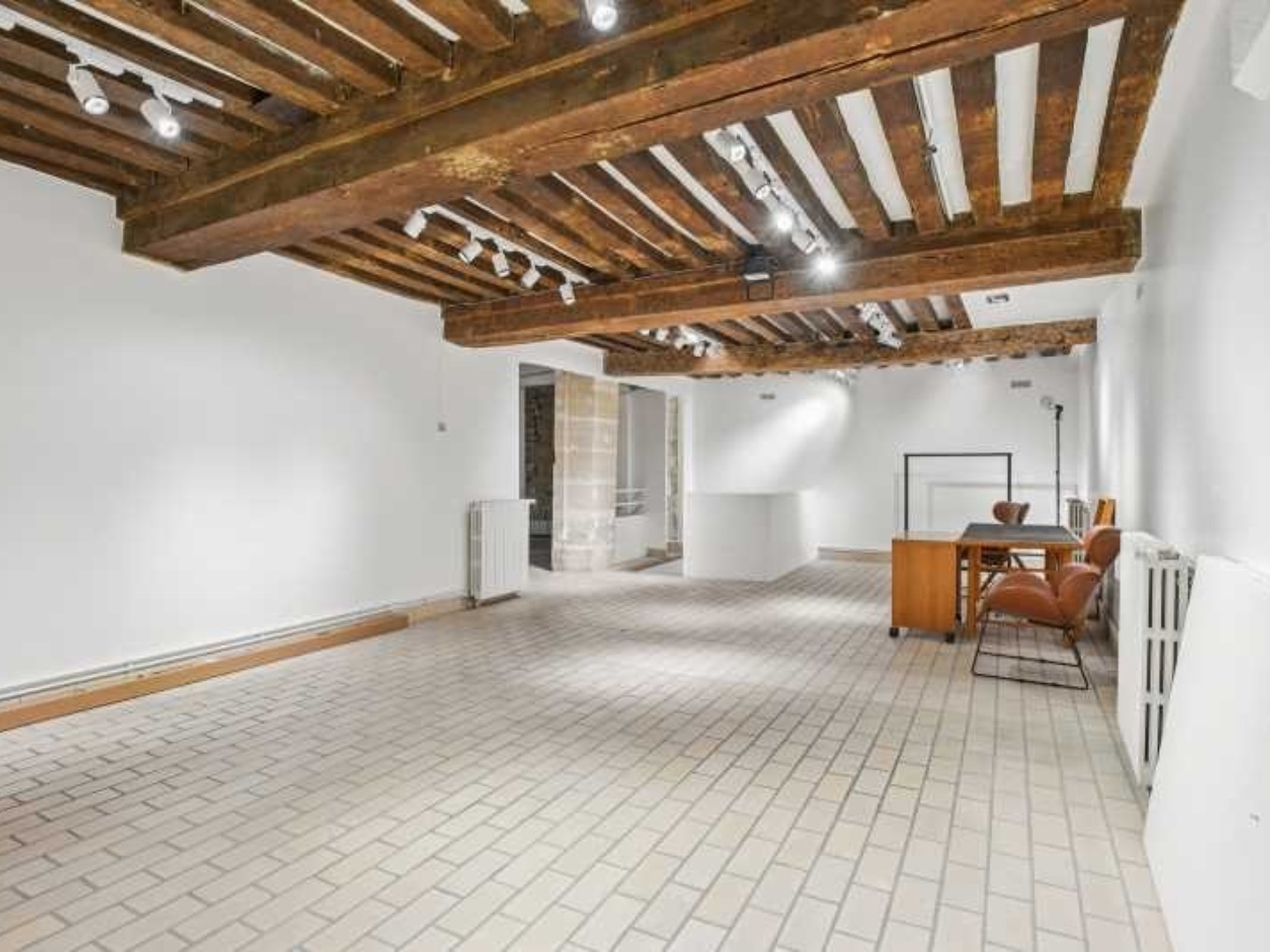 Local professionnel 152 m²