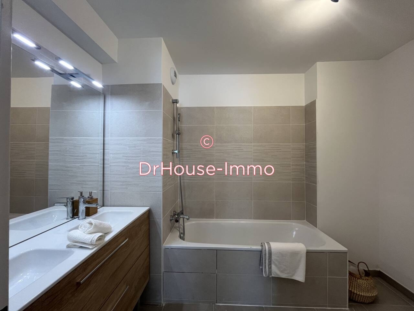 Appartement à vendre - 5 pièces - 106m2 - Marseille 10e (13010)