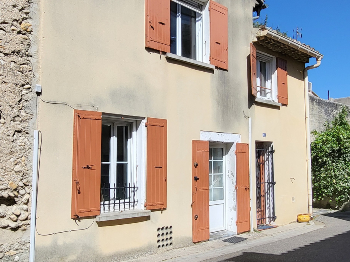 MAISON DE VILLE VIOLES 84150
