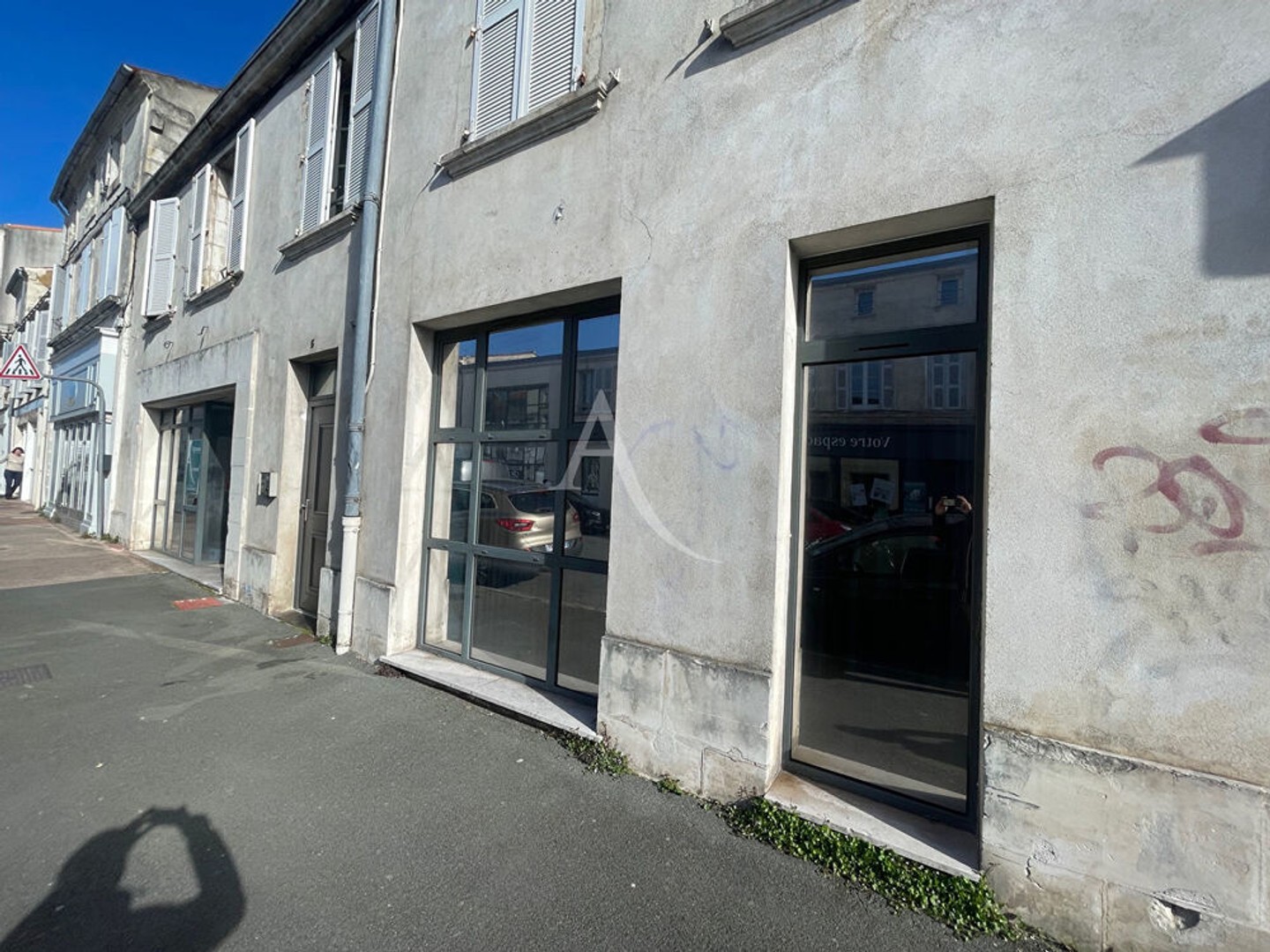 Local commercial environ 66 m²
