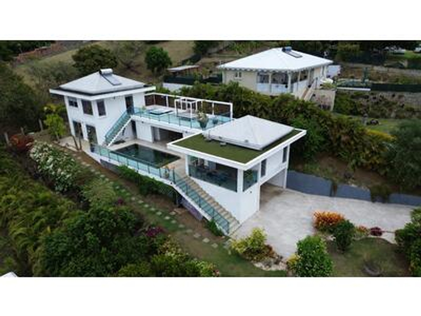 Case-Pilote - Lotissement La Caraïbe : villa d'architecte contemporaine, vue mer, piscine & jacuzzi