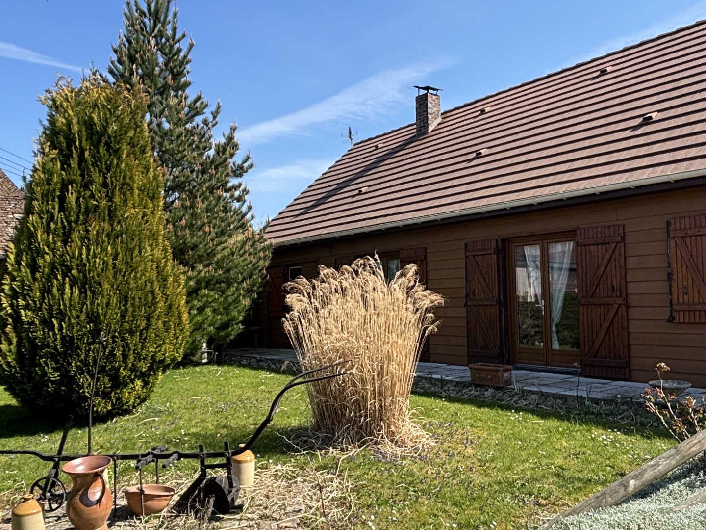 Maison dans bourg avec commerces