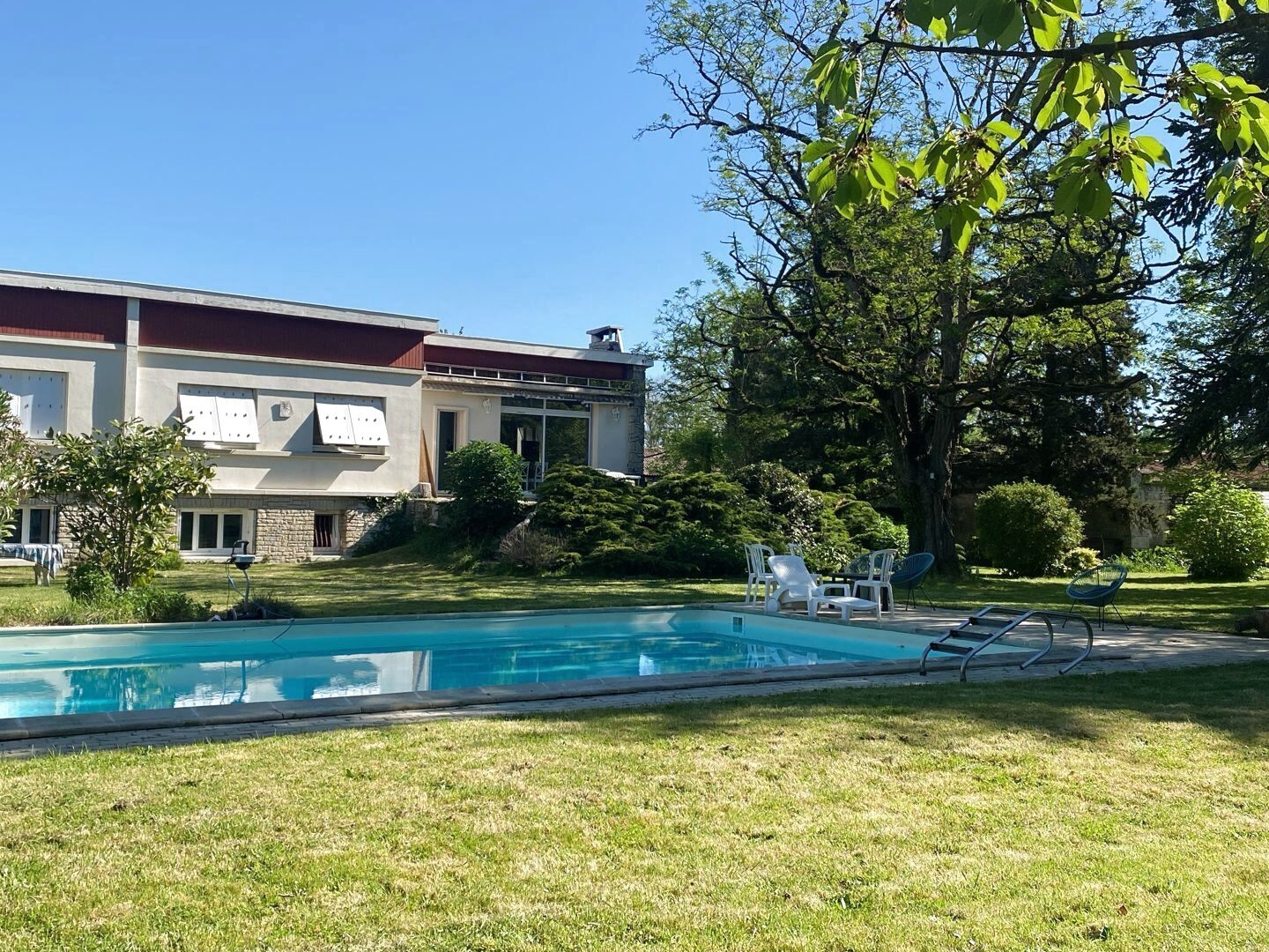 A VENDRE - MAGNÉ - MAISON D'HABITATION 5 CH PARC ARBORÉ PISCINE