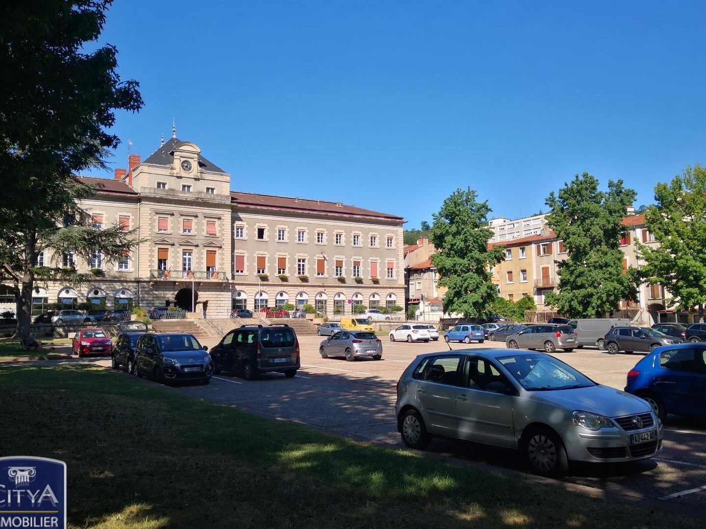 Parking / garage / box à vendre - 117m2 - Rive-De-Gier (42800)