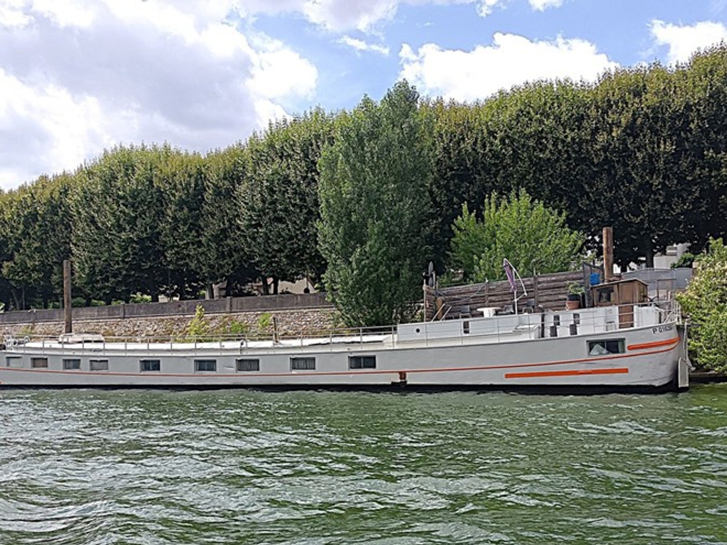 Péniche 9 pièces 160 m²