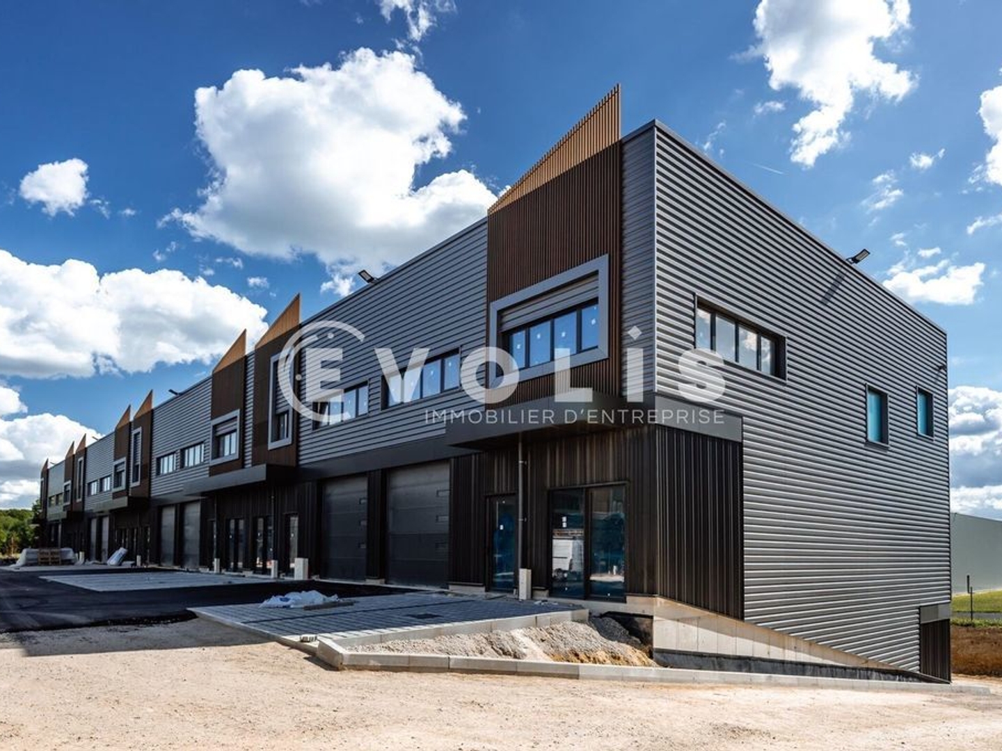 Locaux à vendre - 717m2 - Courtry (77181)