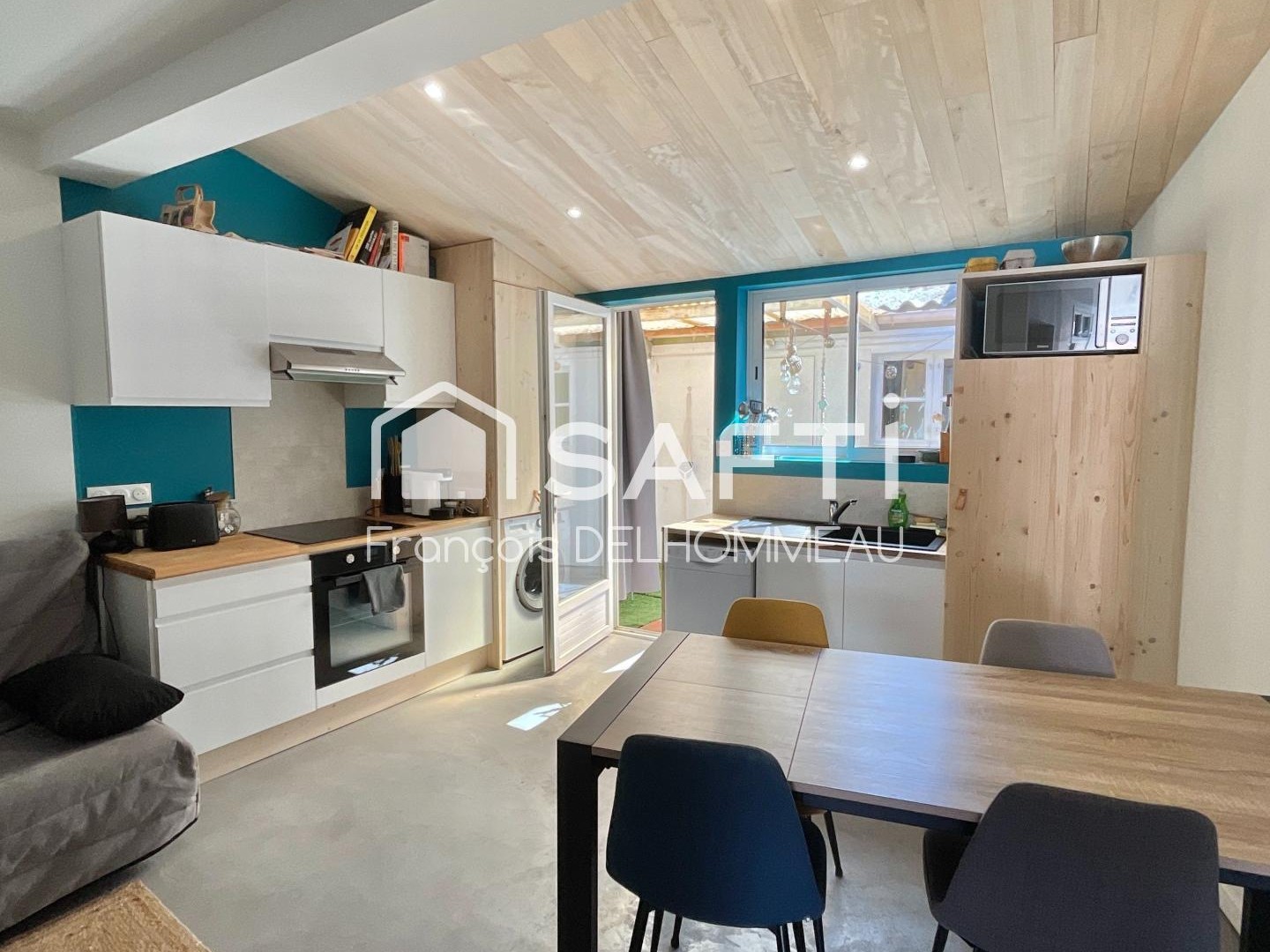 Maison de 30m2 situé à la chaume avec courette et local de stockage