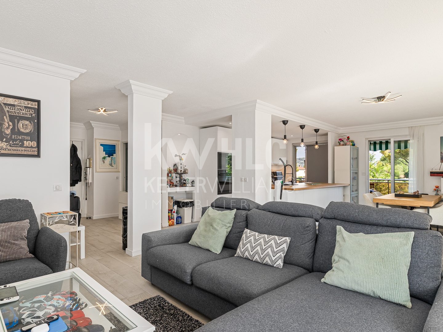 LE CANNET COLOMBIER - T3/4 RÉNOVÉ AVEC TERRASSE DE 40 M², DOUBLE GARAGE & CAVE