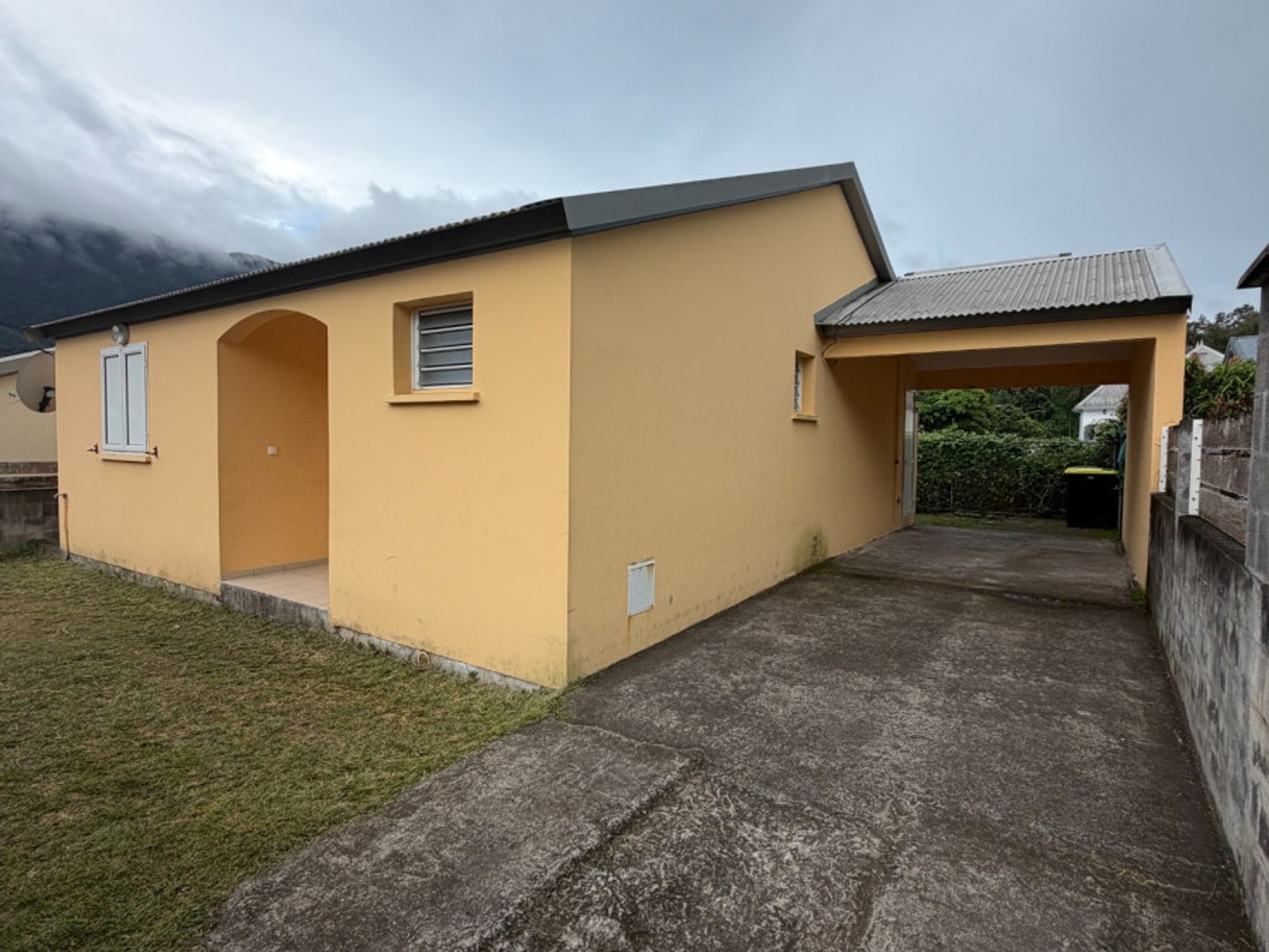 Maison 75m² Salazie – 810€/mois