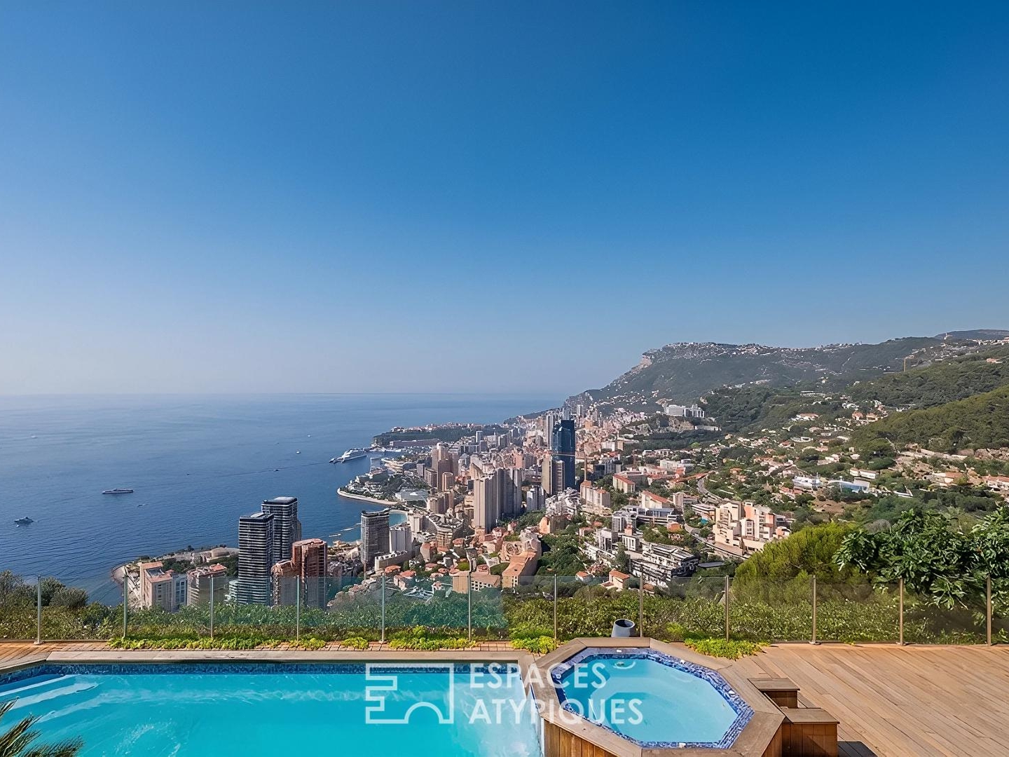 L'élégance de la Riviera : écrin secret et vue spectaculaire à Roquebrune-Cap-Martin