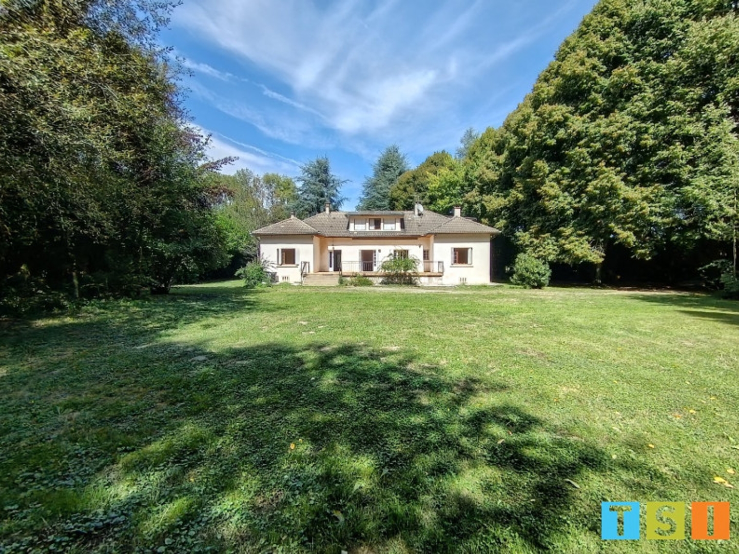 Maison 8 pièces 230 m²