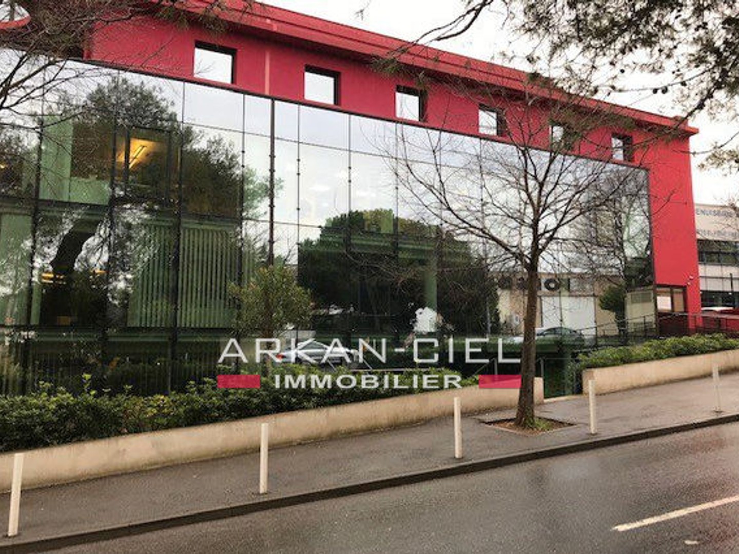 Local commercial 200 m²