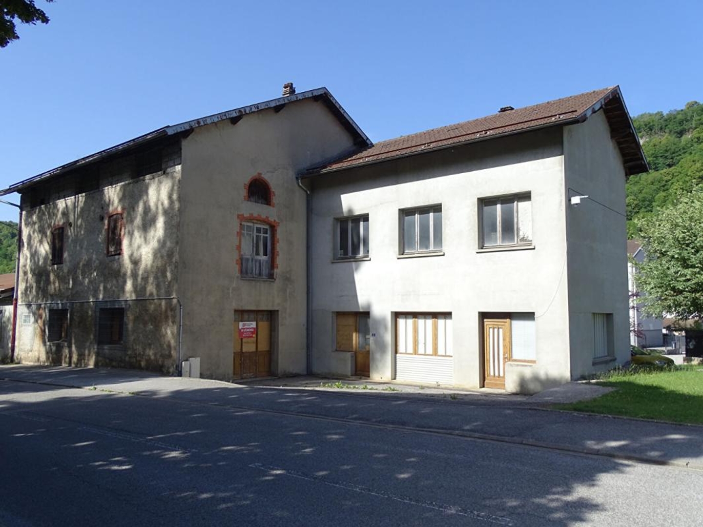 Batiment 690m² environ