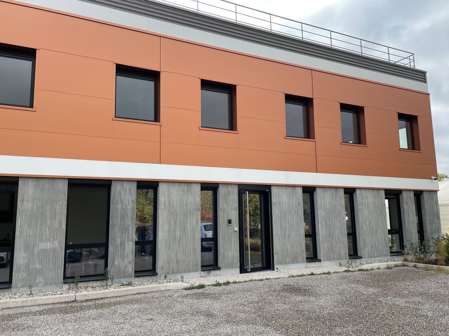 Locaux à vendre - 435m2 - Meyzieu (69330)