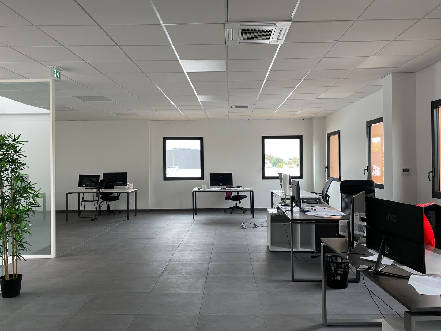 Locaux à vendre - 435m2 - Meyzieu (69330)