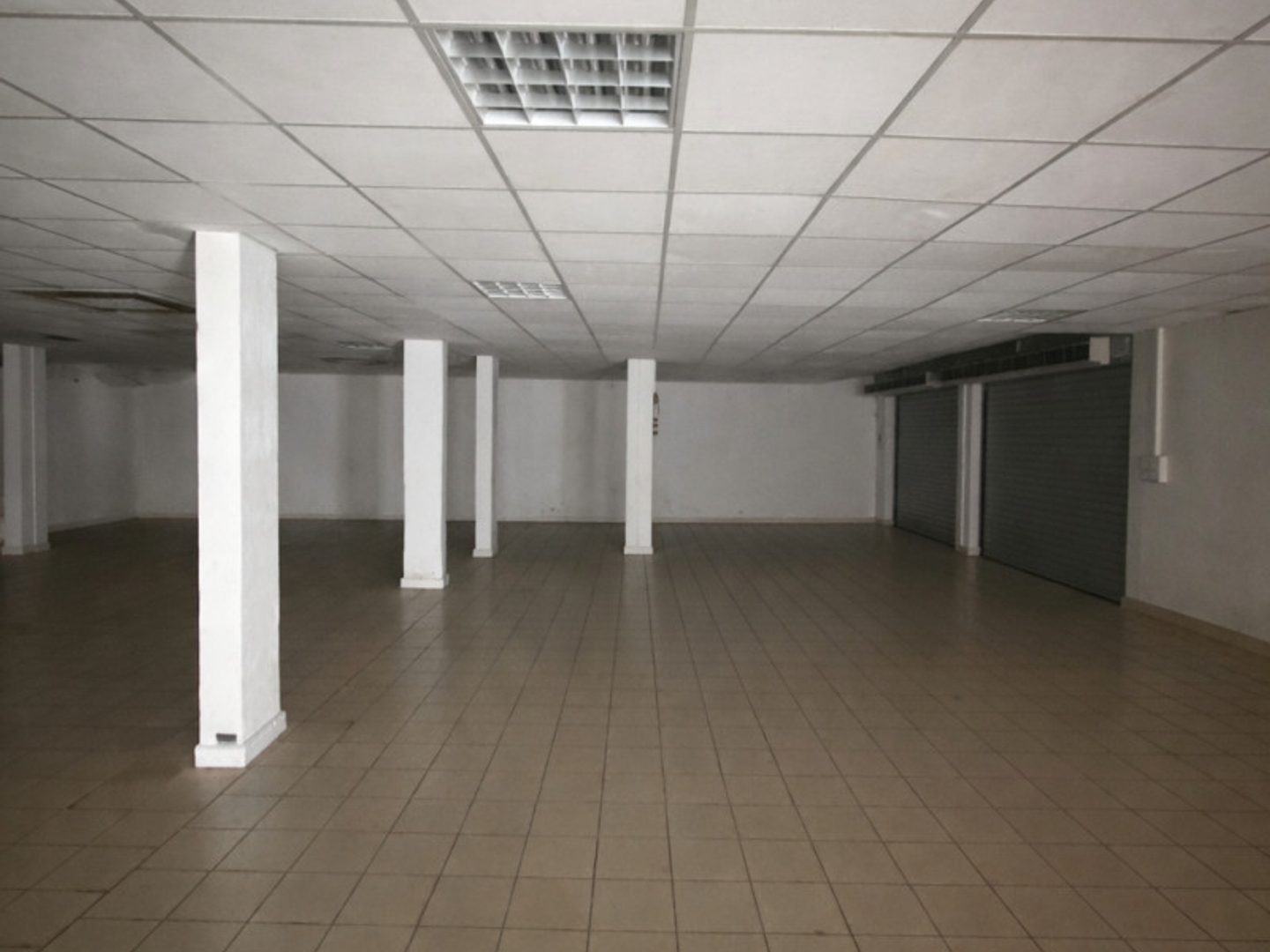Local commercial – 580 m² – Saint-André (97440)