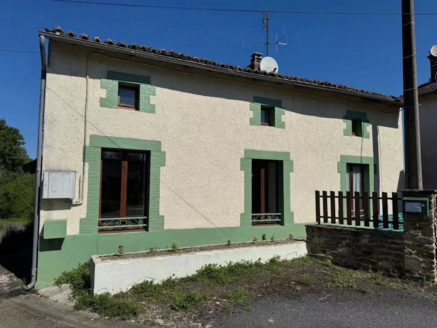 Maison à vendre - 9 pièces - 160m2 - Val-D'oire-Et-Gar... (87320)
